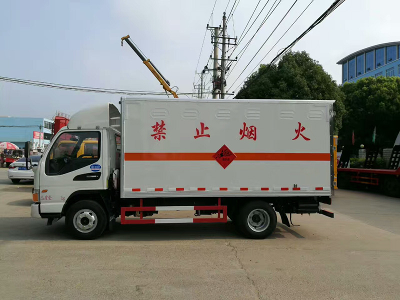 3.5吨江淮国六民爆车