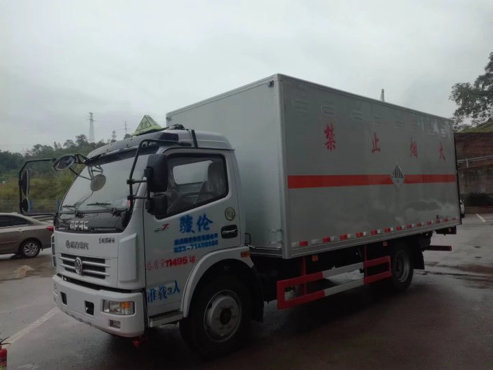 东风5米1废旧电池运输车