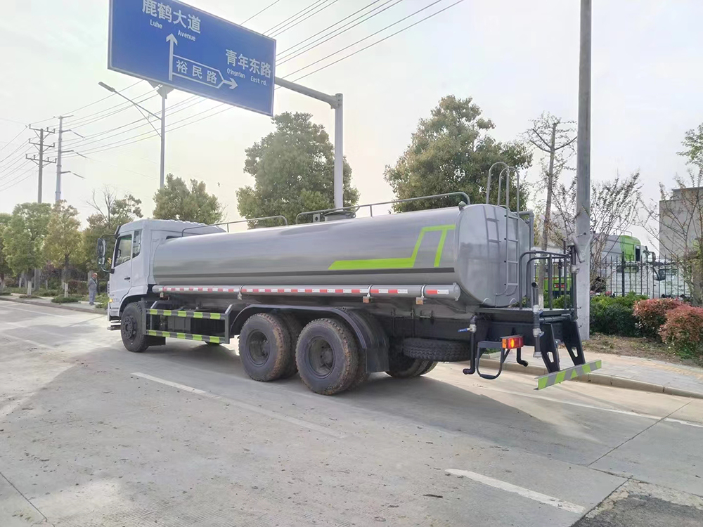 22方东风K6后双桥洒水车